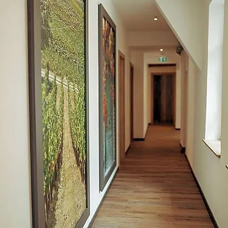 Zum Adler Hotel *
