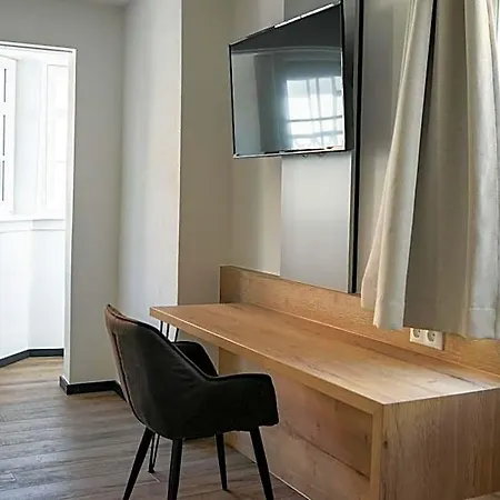 Zum Adler Otel *